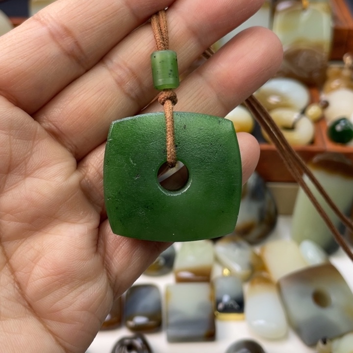 和田玉（碧玉）未镶嵌颈饰
