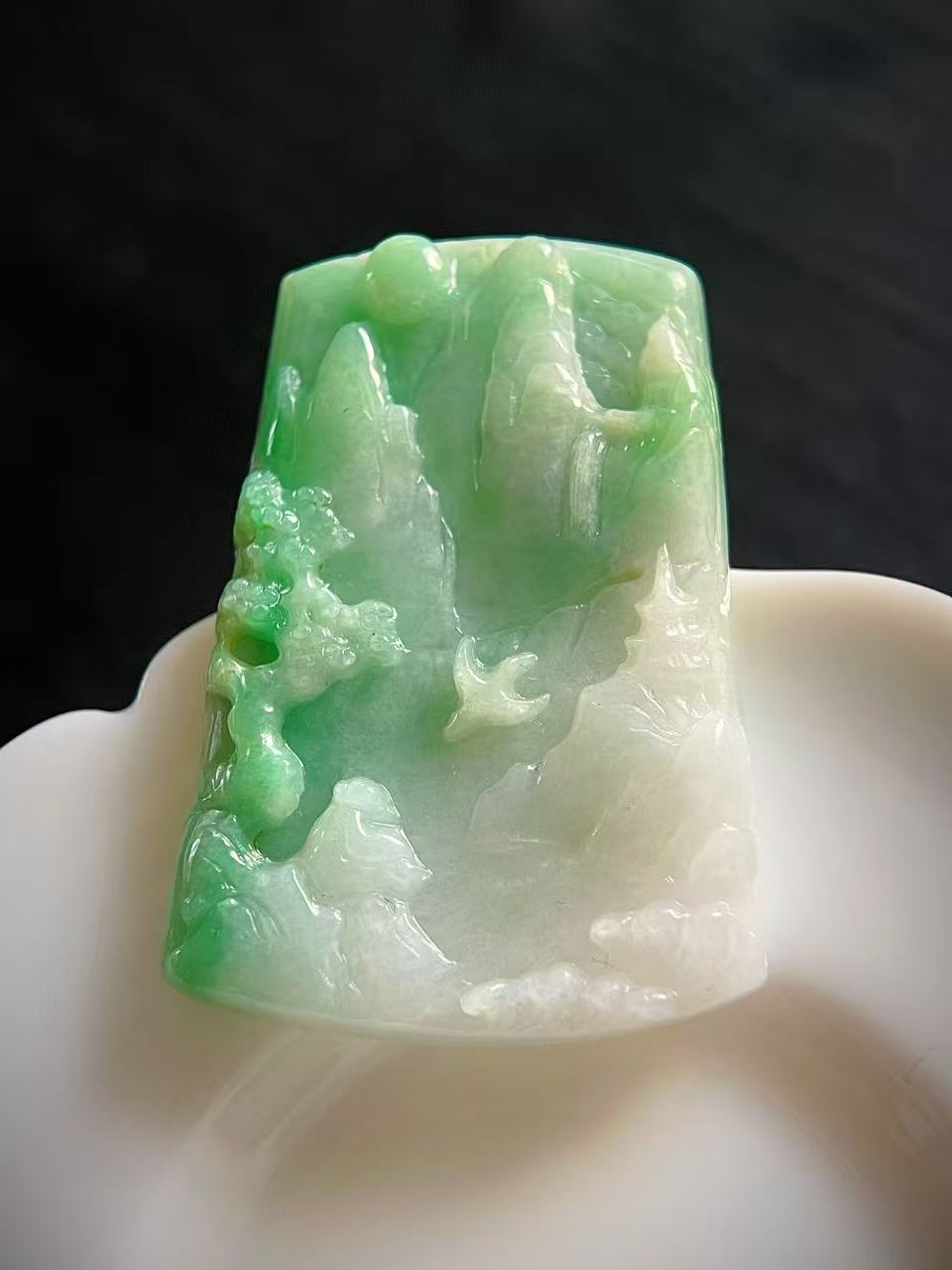 天然缅甸翡翠山水方牌吊坠男女通用平安无事精雕仿古飘绿挂件