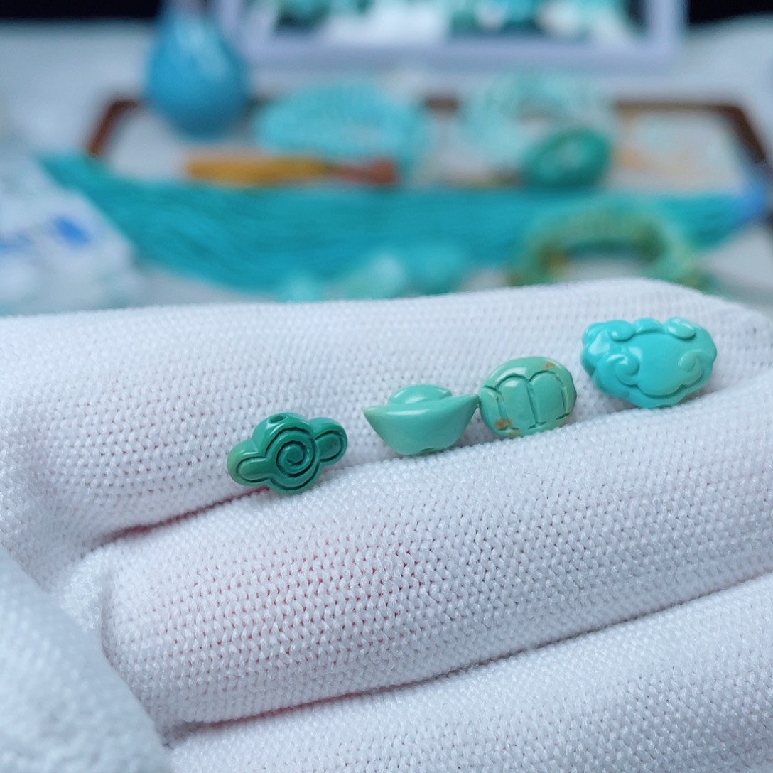 月***亮绿松石未镶嵌珠宝奇石