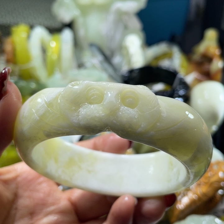 《***佛岫玉未镶嵌手镯手镯