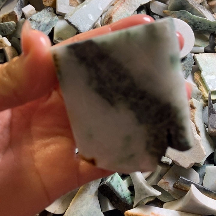 翡翠颈饰未镶嵌天然翡翠