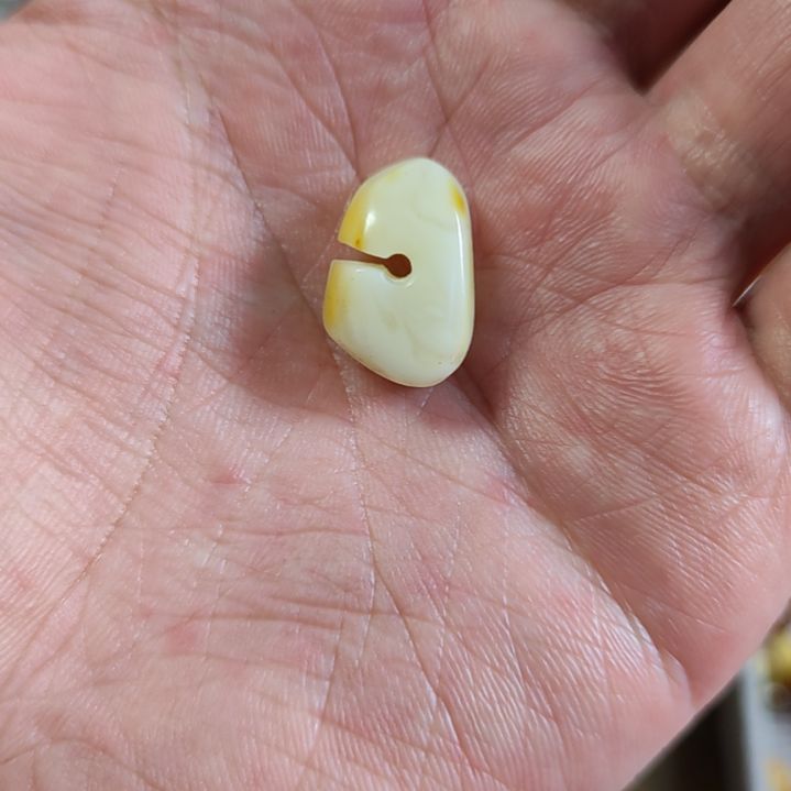琥珀裸石未镶嵌开口卡子