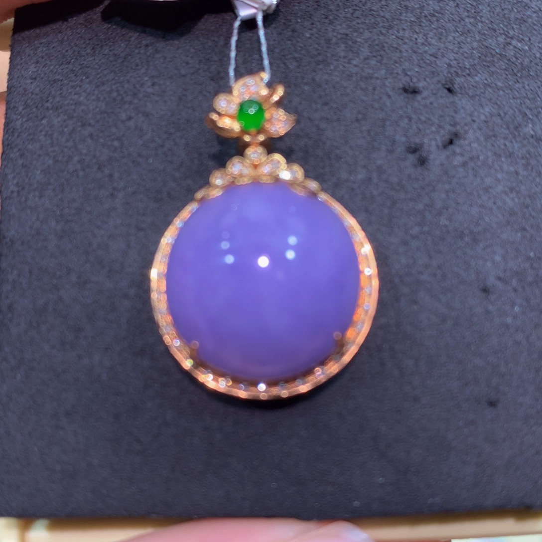 翡翠18K金镶嵌颈饰翡翠