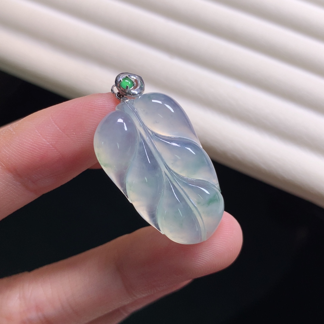 翡翠颈饰18K金镶嵌叶子