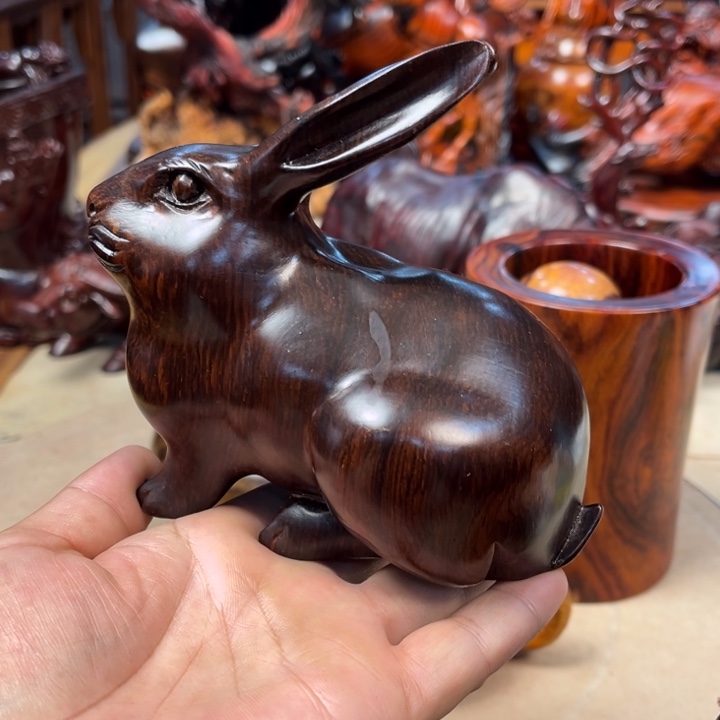 黑酸枝木类兔子摆件