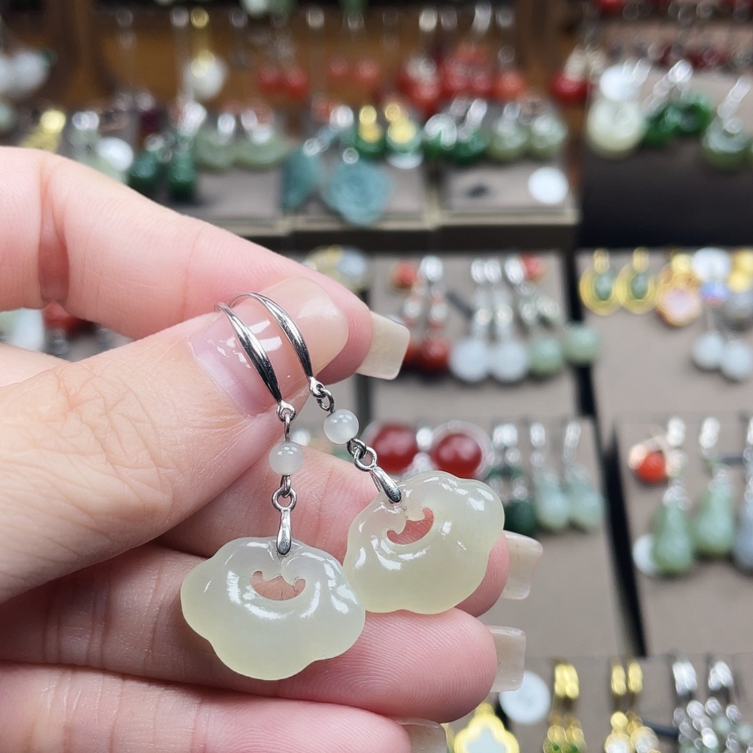 和田玉银S925镶嵌耳饰如意