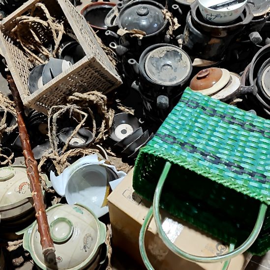 绿泥盘子碗茶壶啥都有