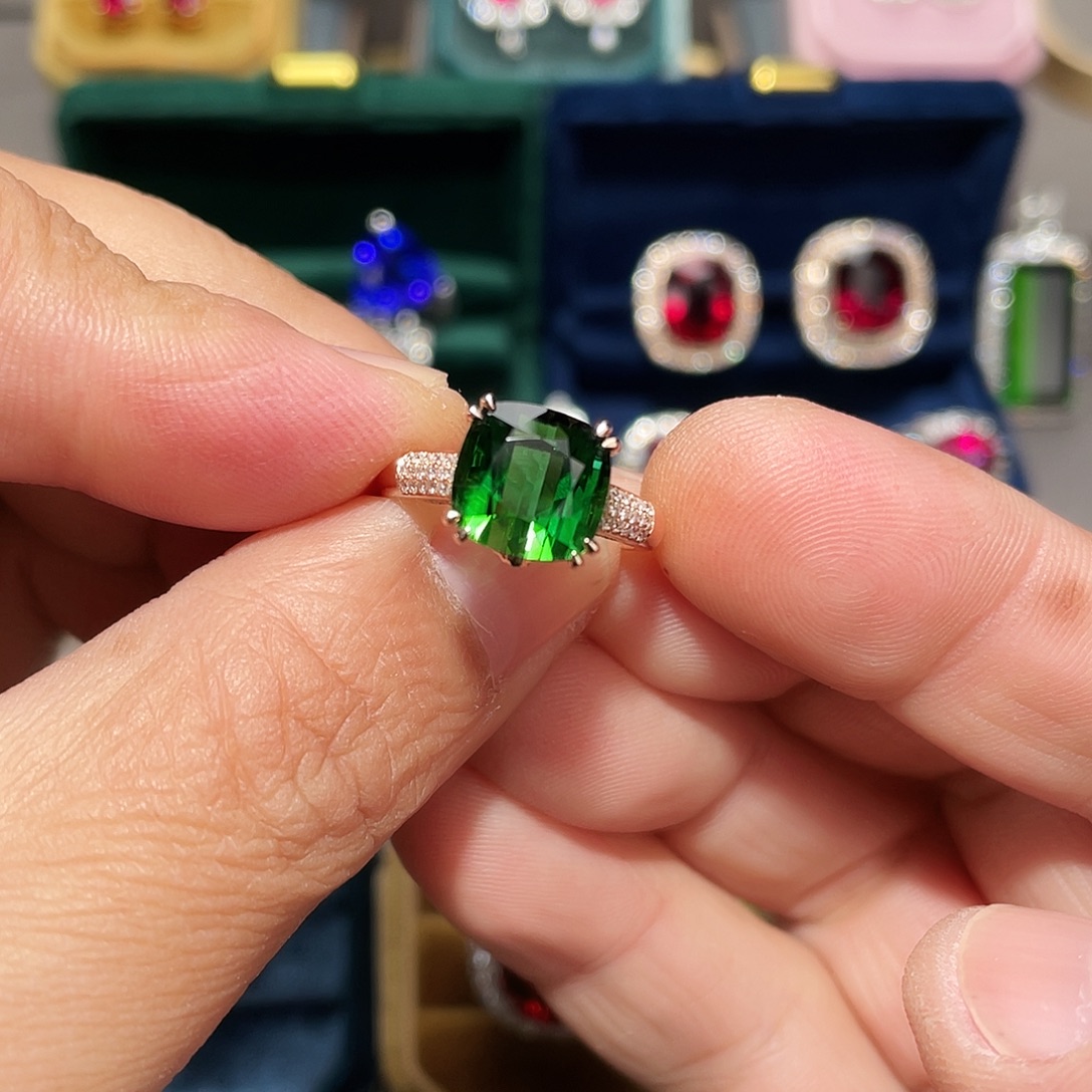 戒指18K金镶嵌碧玺5.2ct