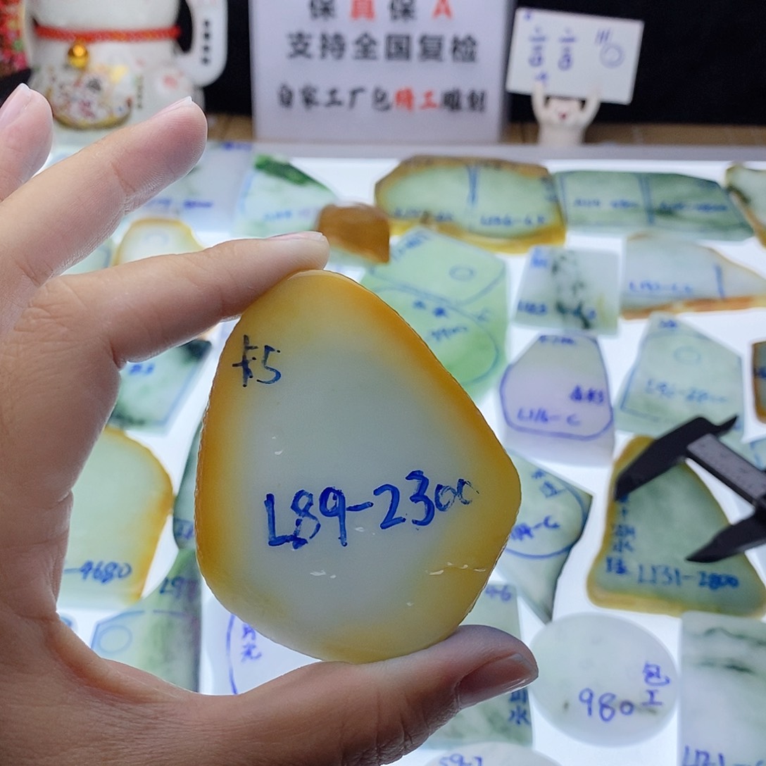 未镶嵌定制翡翠为****?纯天然