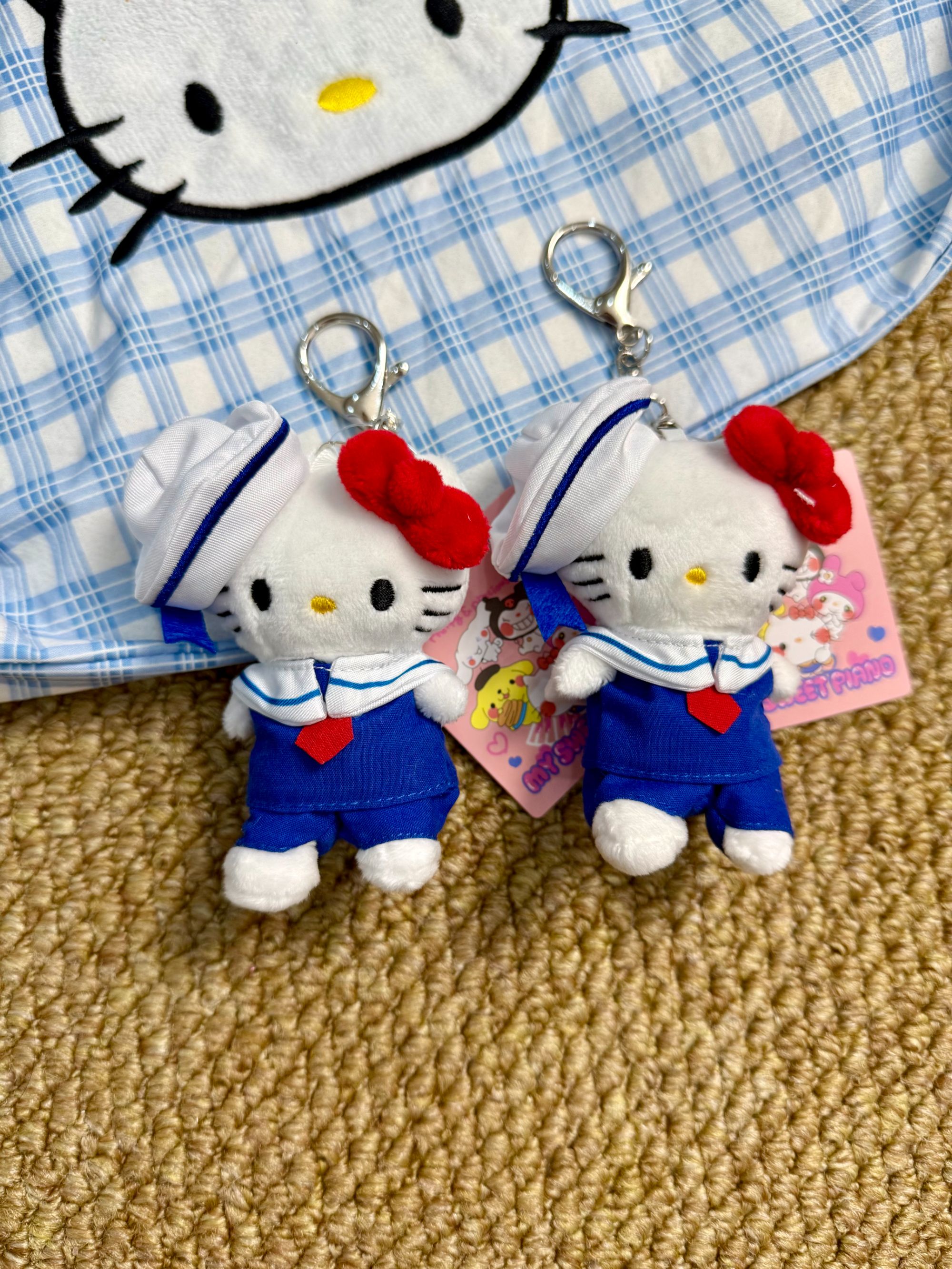 Me%联名海军水手服helloKitty小鼻噶包包挂件可爱毛绒玩具挂饰