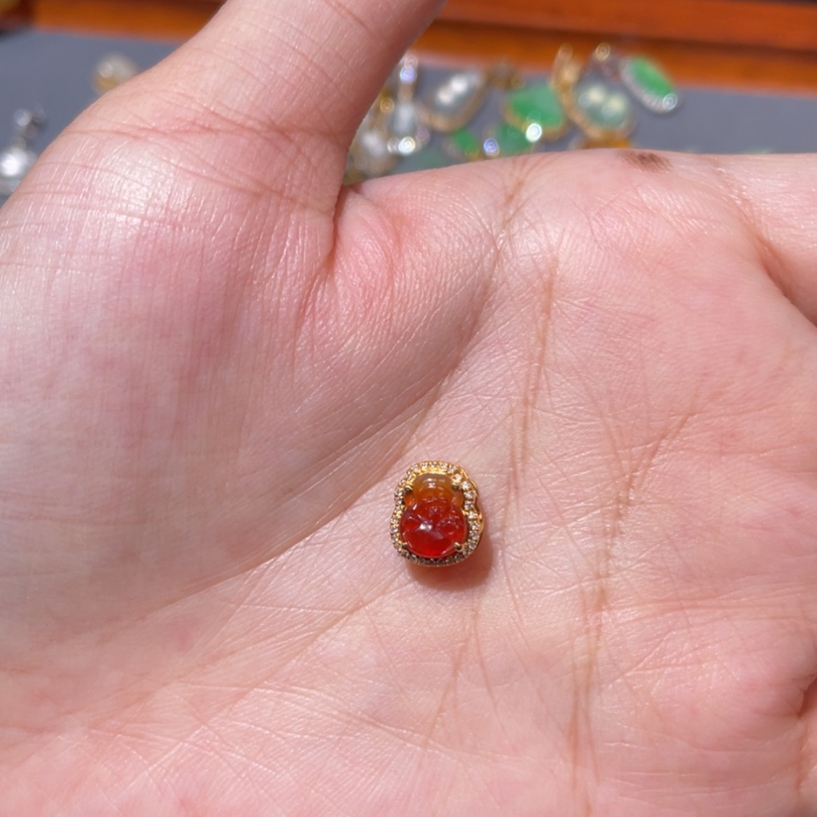 【闪购商品】颈饰18K金镶嵌翡翠