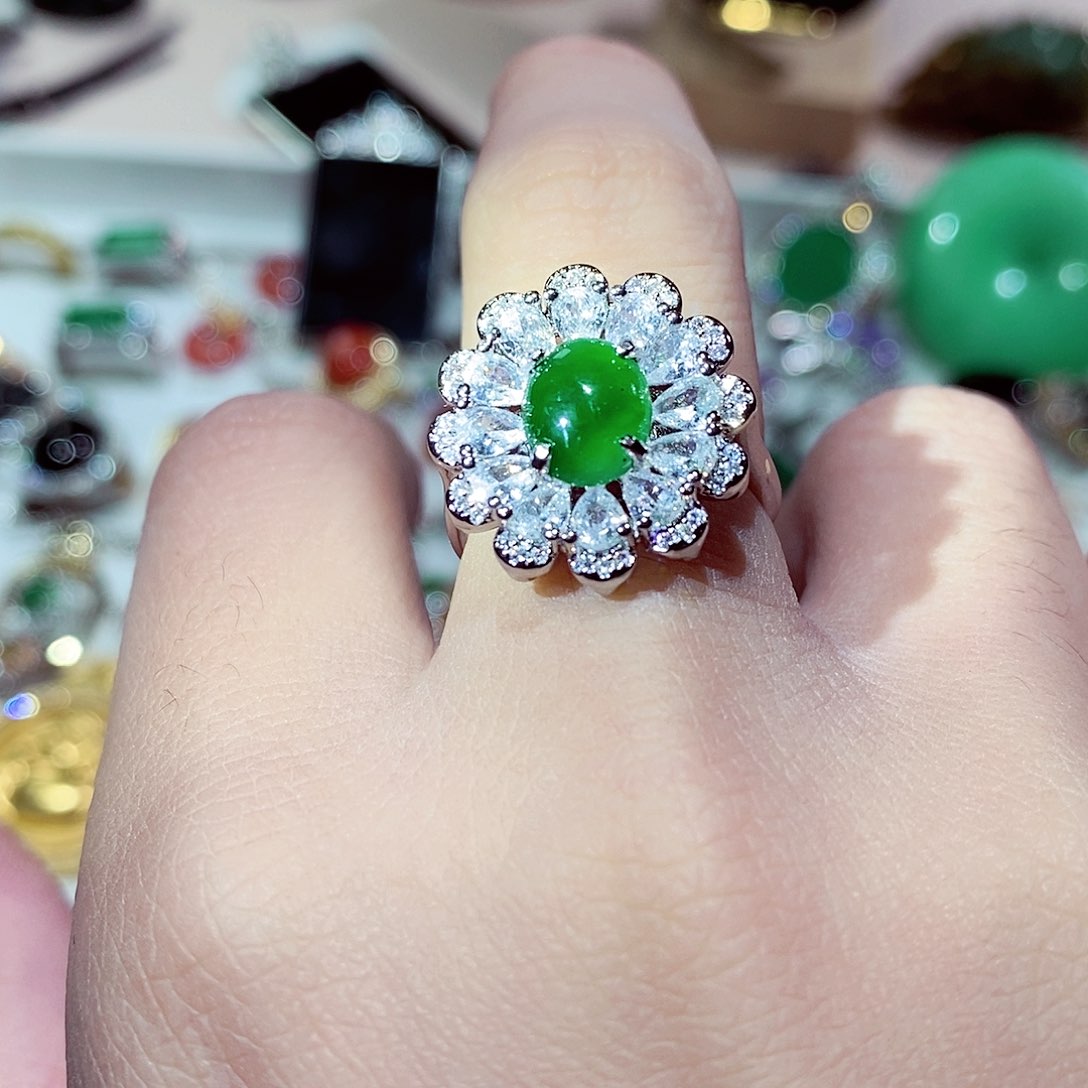 翡翠颈饰未镶嵌翡翠