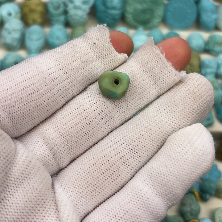 绿松石未镶嵌挂件