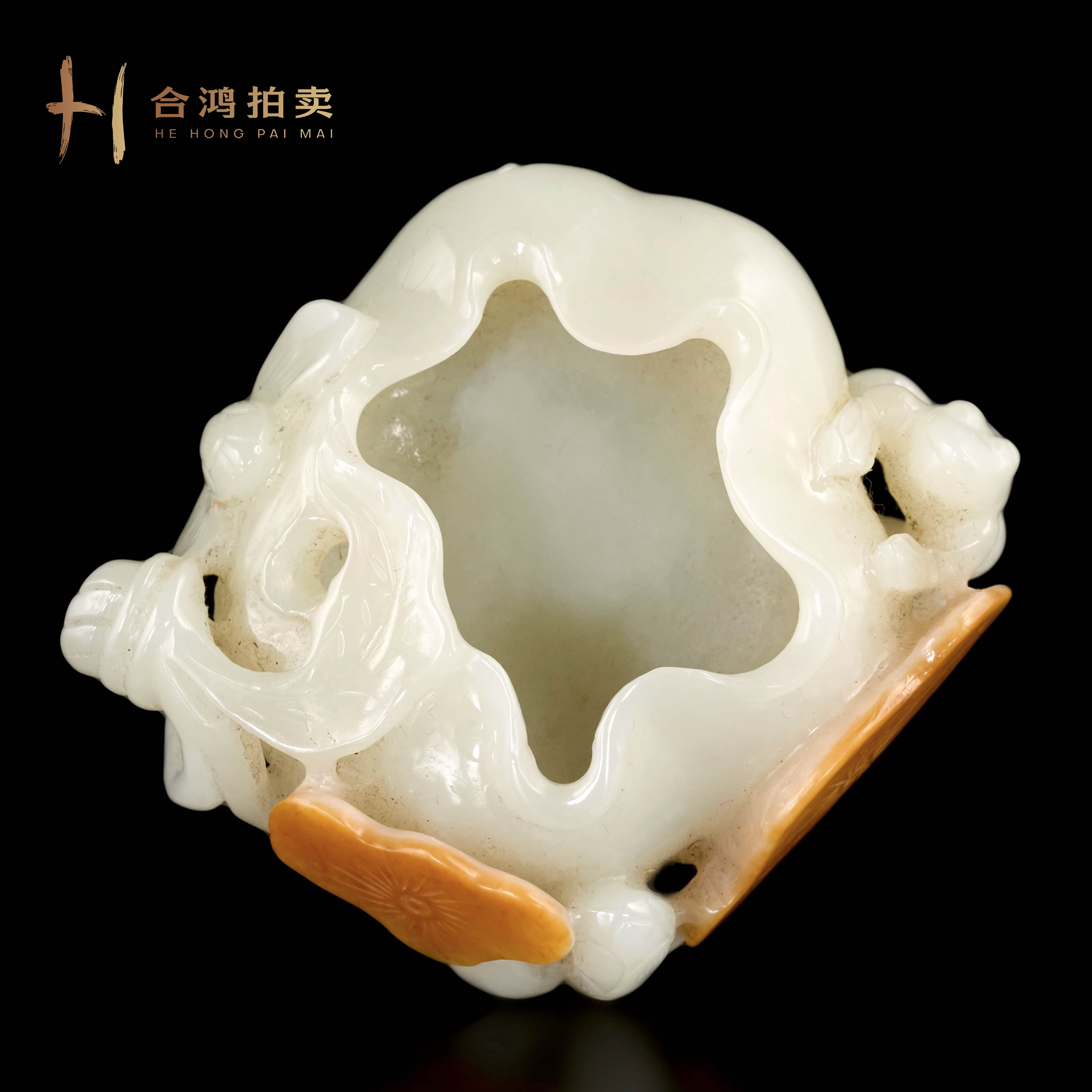 B024  清代 红皮白玉俏色巧雕连生贵子笔洗