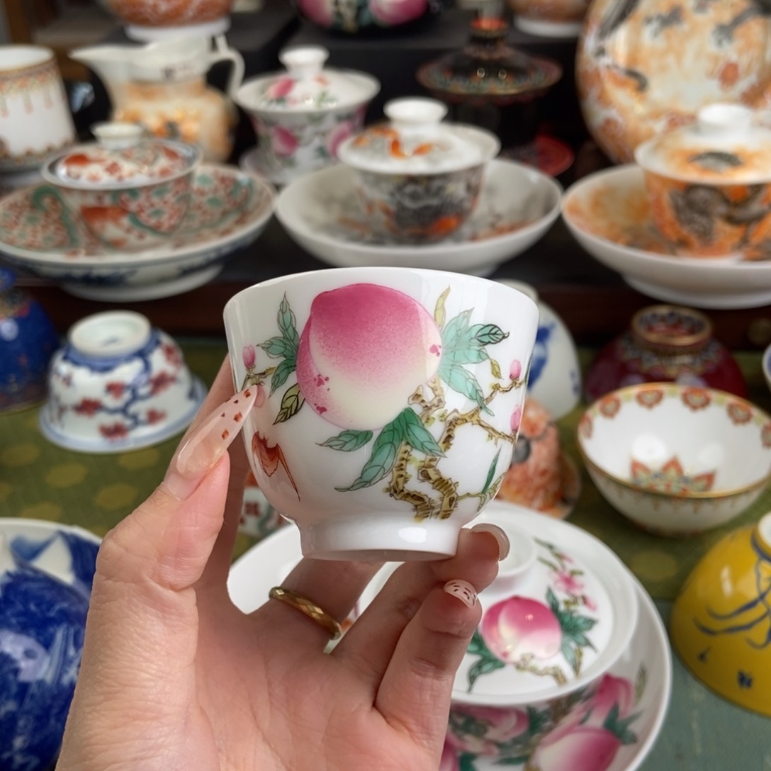 陶瓷的设计师是在一