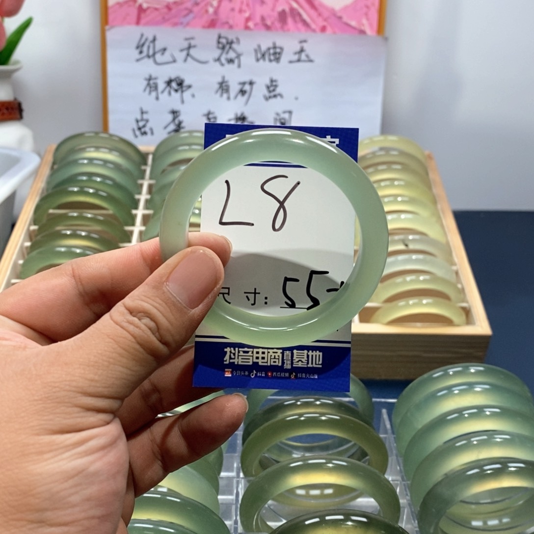 蛇纹石玉未镶嵌手镯依*手镯