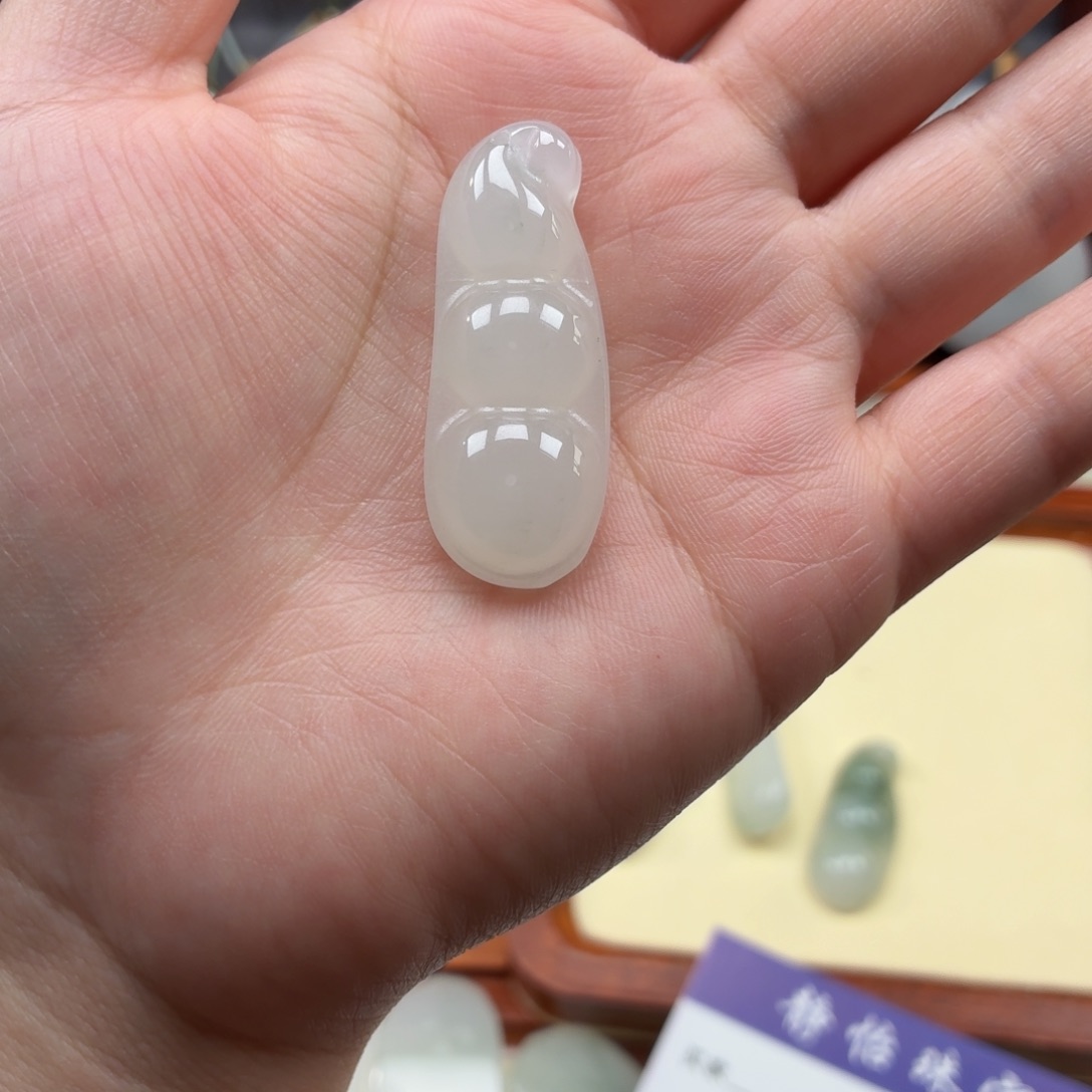 石英质玉未镶嵌颈饰