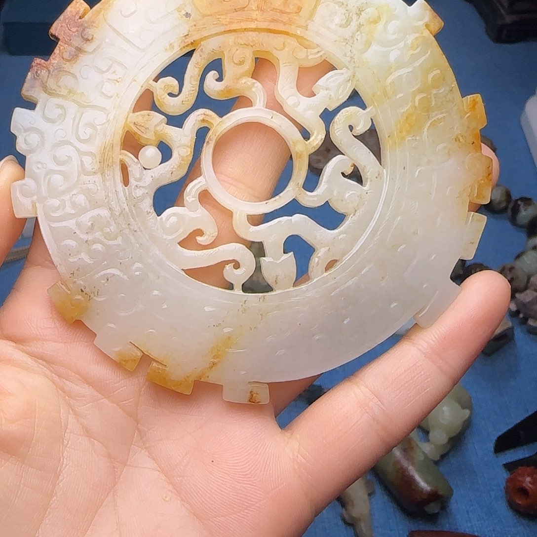 和田玉未镶嵌颈饰不****?