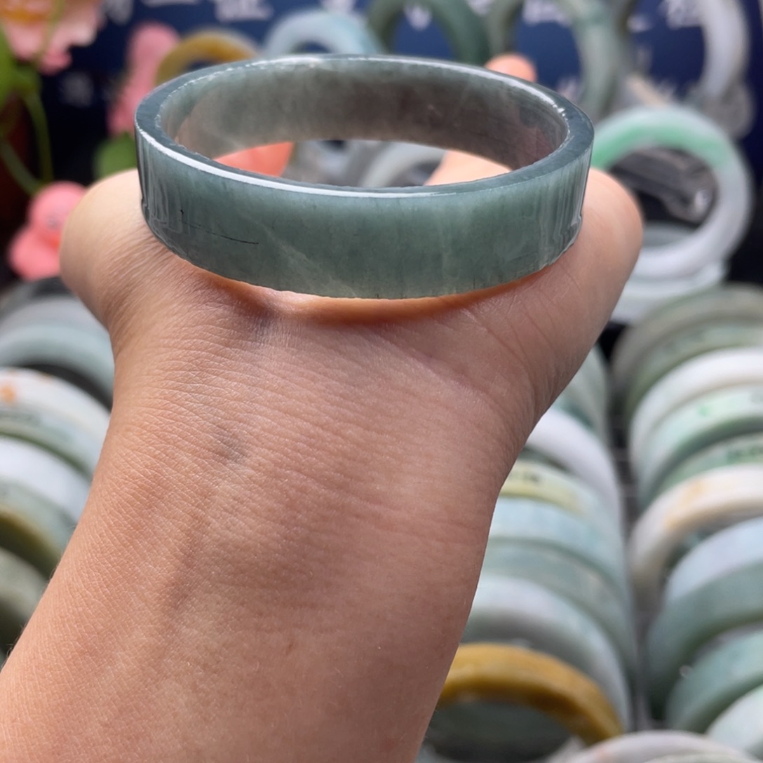 定制翡翠未镶嵌翡翠手镯