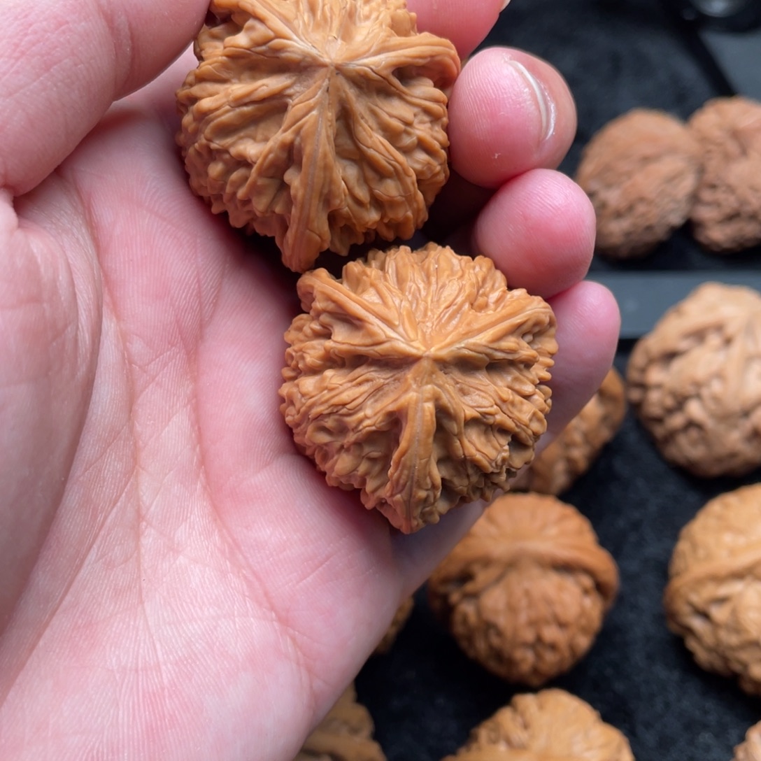 N***）吊坠文玩核桃文山