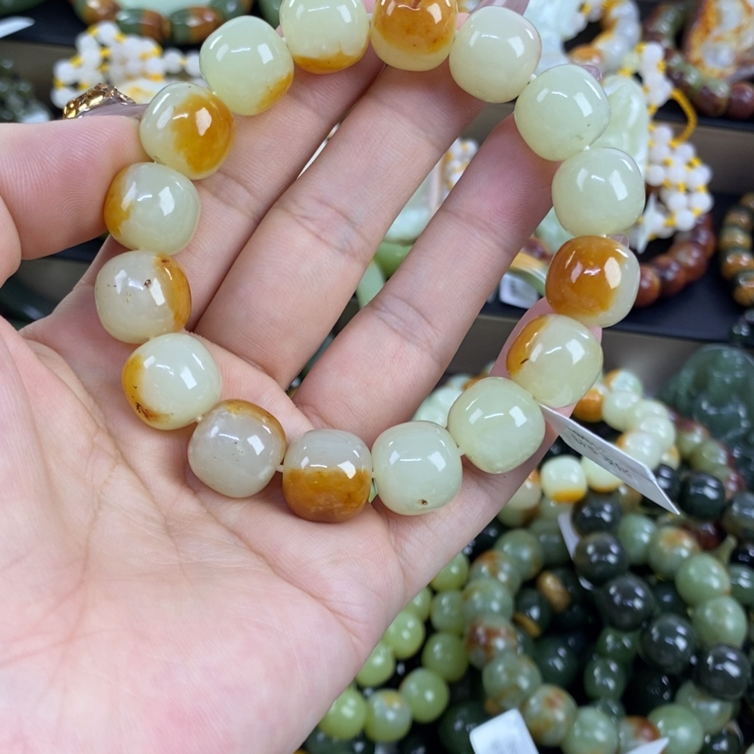 雨***晴透闪石质玉未镶嵌手串