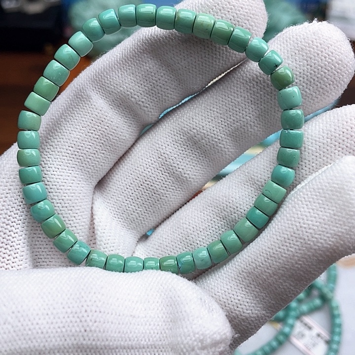 绿松石颈饰未镶嵌