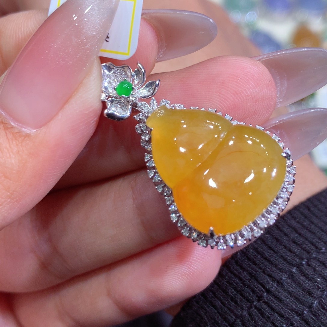 翡翠吊坠(赠链)18K金镶嵌