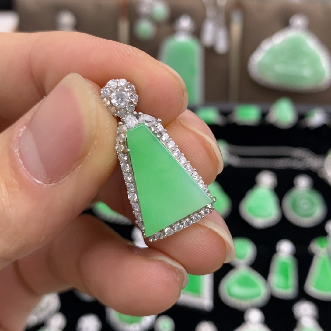 翡翠颈饰未镶嵌天然翡翠