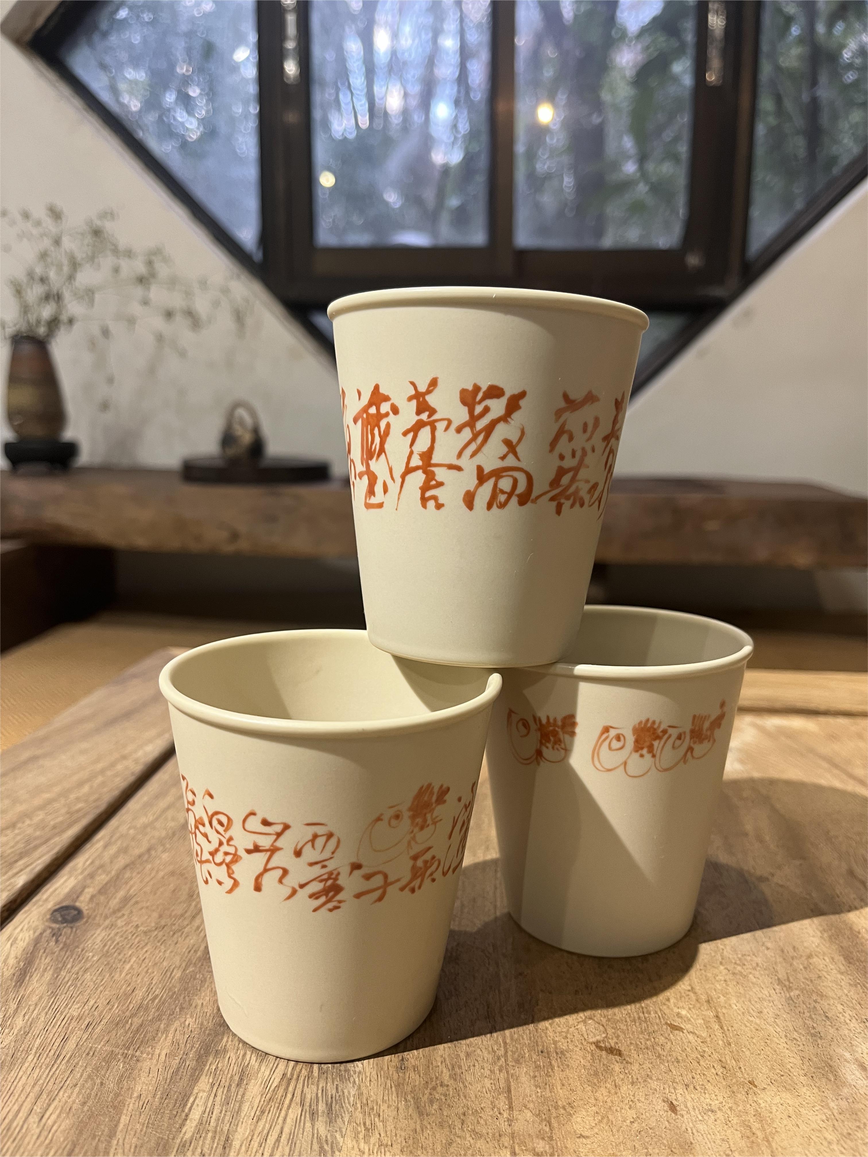 矾红诗文手握杯可乐杯