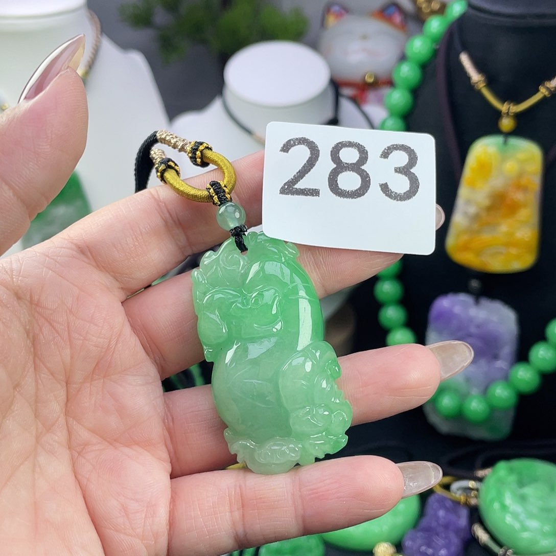 翡翠未镶嵌吊坠(赠链)