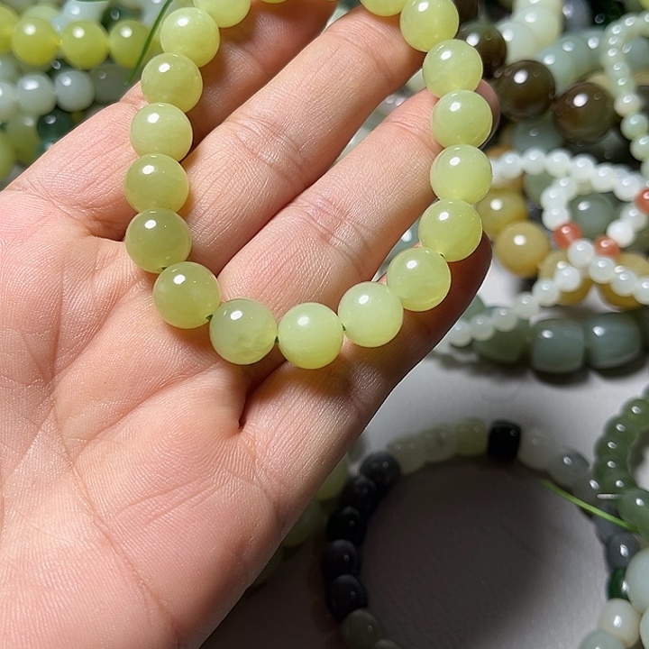 蝴***子和田玉未镶嵌手串10