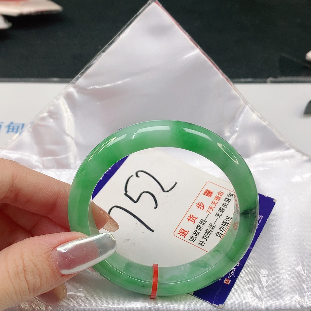 翡翠手镯未镶嵌翡翠手镯