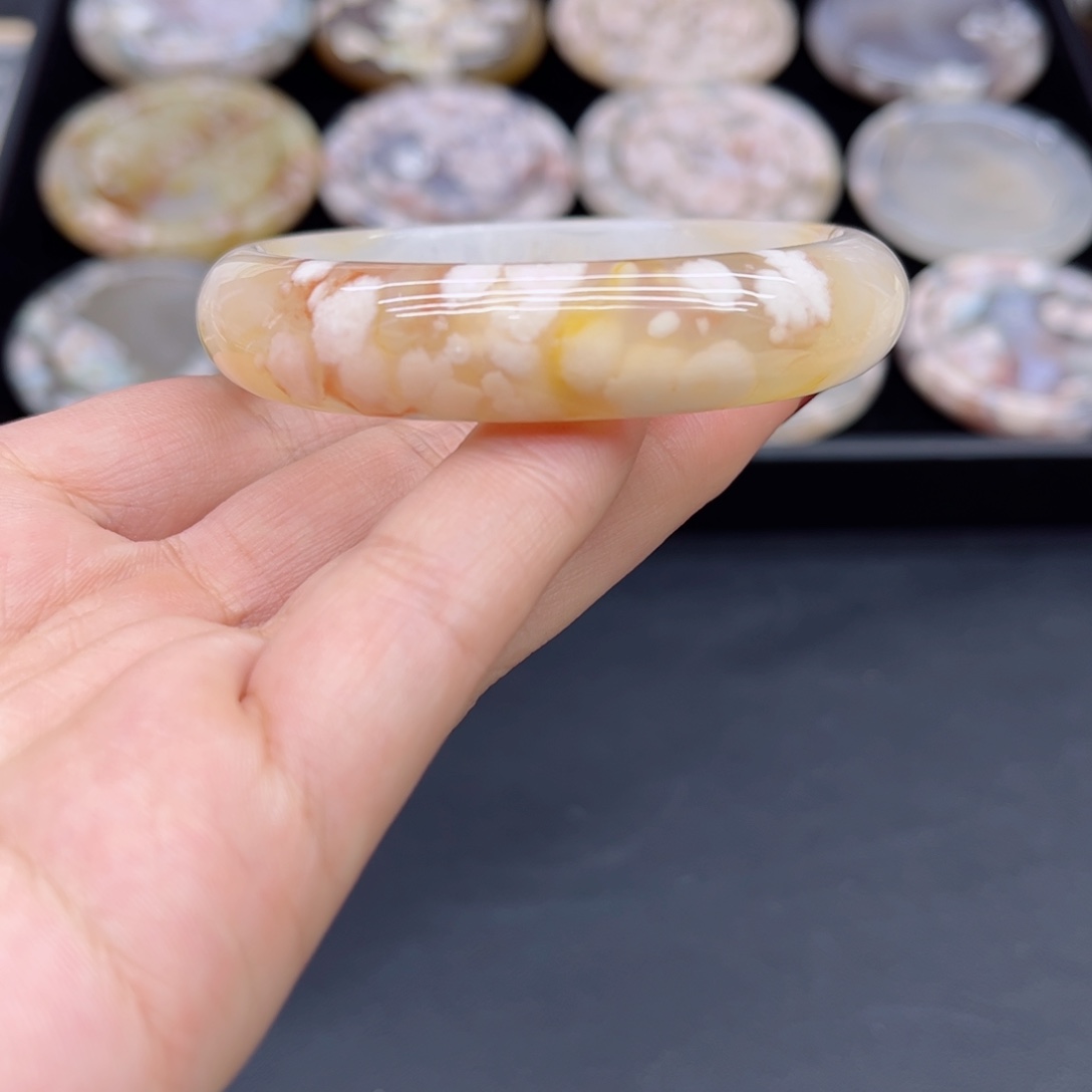 玛瑙/玉髓手镯未镶嵌56