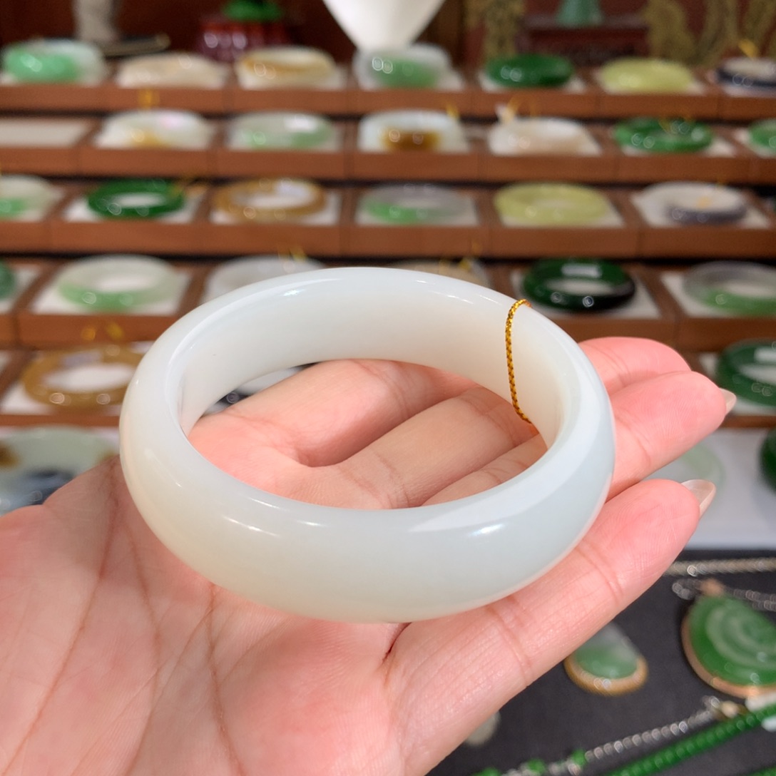 和田玉未镶嵌手镯