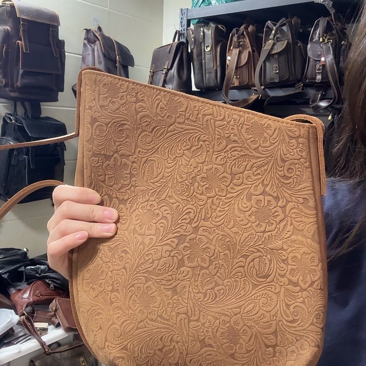 小牛皮（革）头层牛皮斜挎包