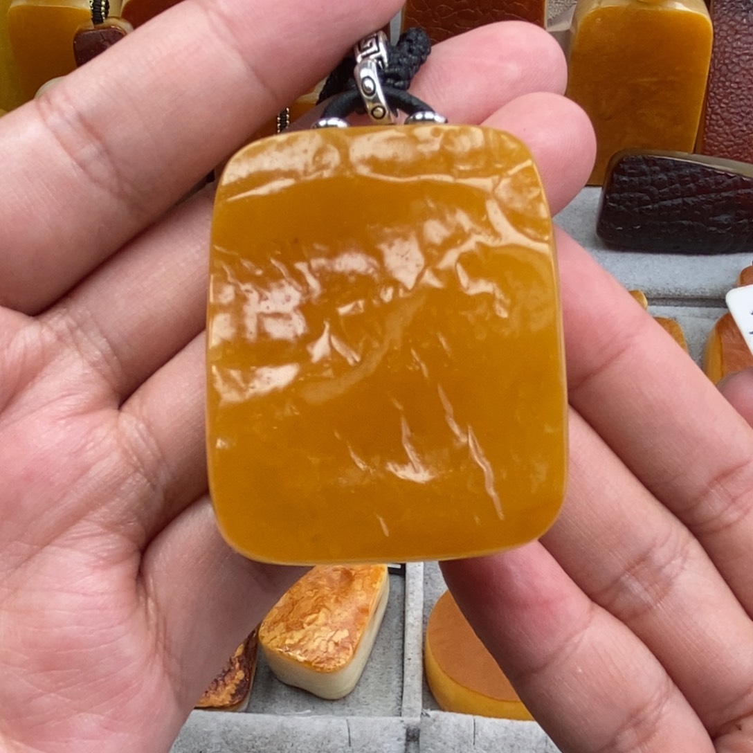 琥珀吊坠(赠链)未镶嵌