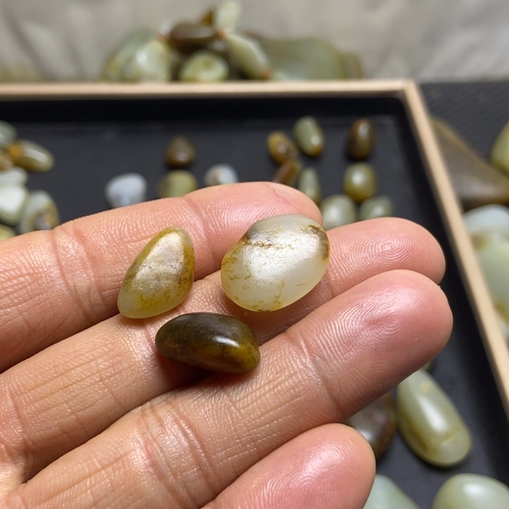 失***埃和田玉（糖玉）未镶嵌珠宝奇石