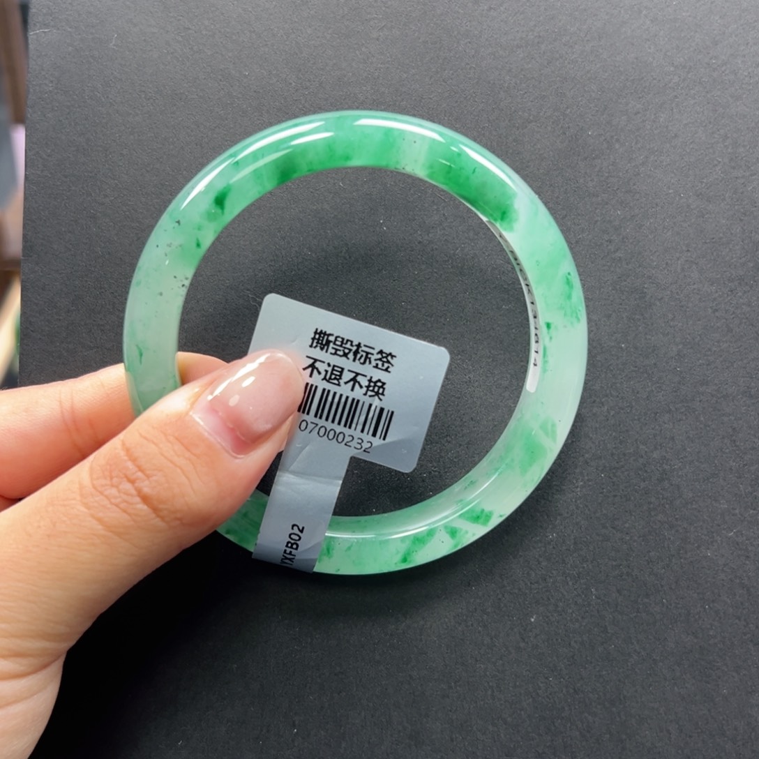 石英质玉未镶嵌手镯+周周57