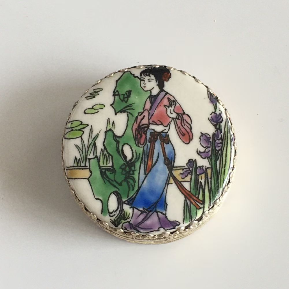 （013c）5678创汇出口白铜鎏银镶嵌手绘彩绘仕女老瓷板画首饰盒