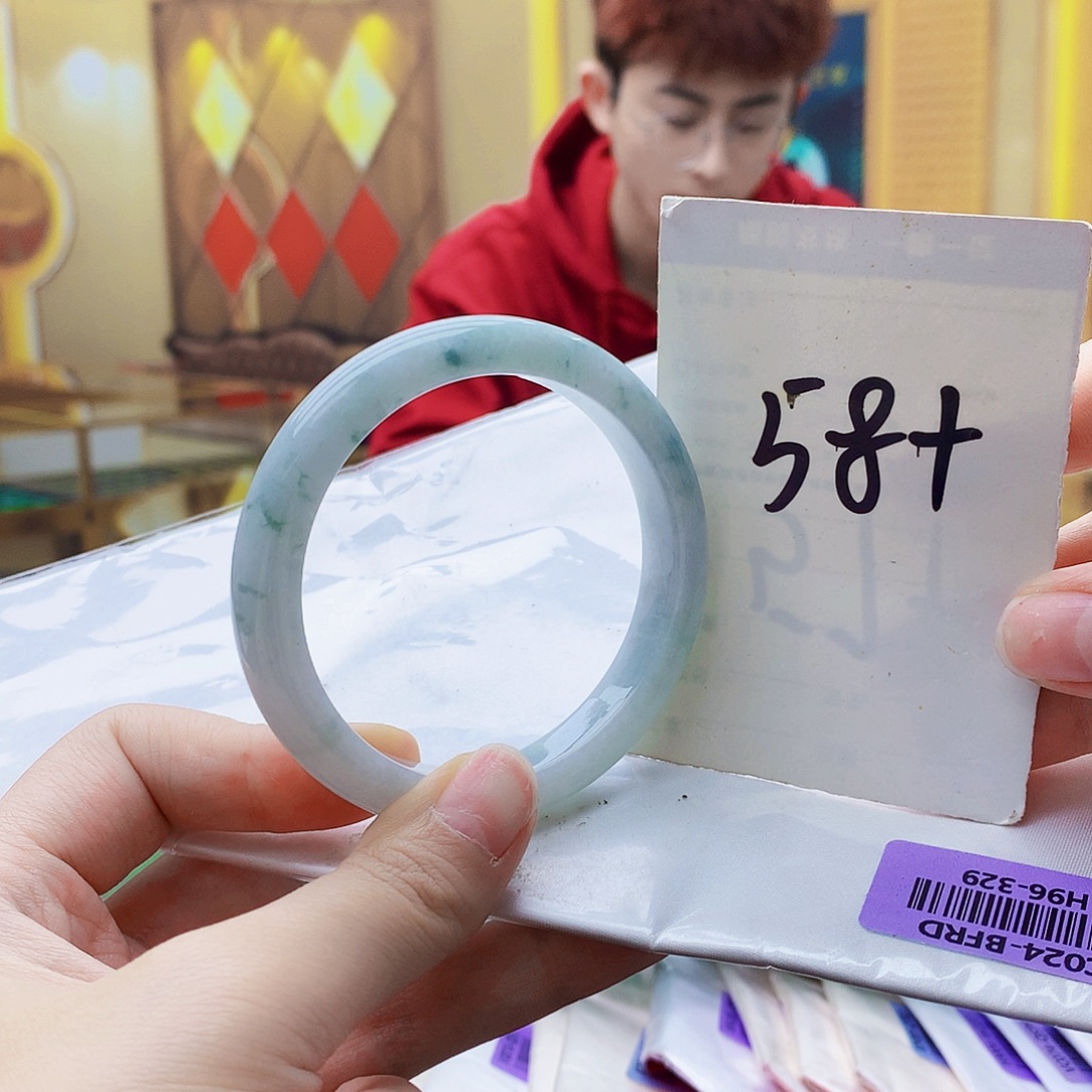 翡翠未镶嵌手镯009……