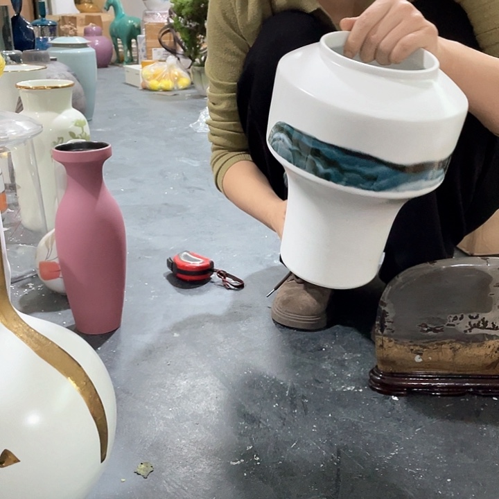 陶瓷花瓶，茶杯、茶具。