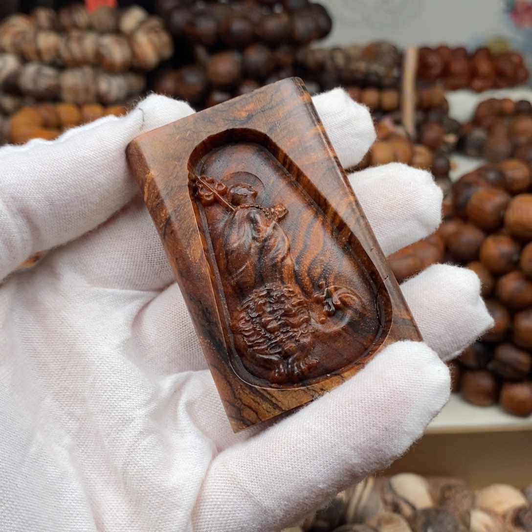 贡木精雕平安无事牌