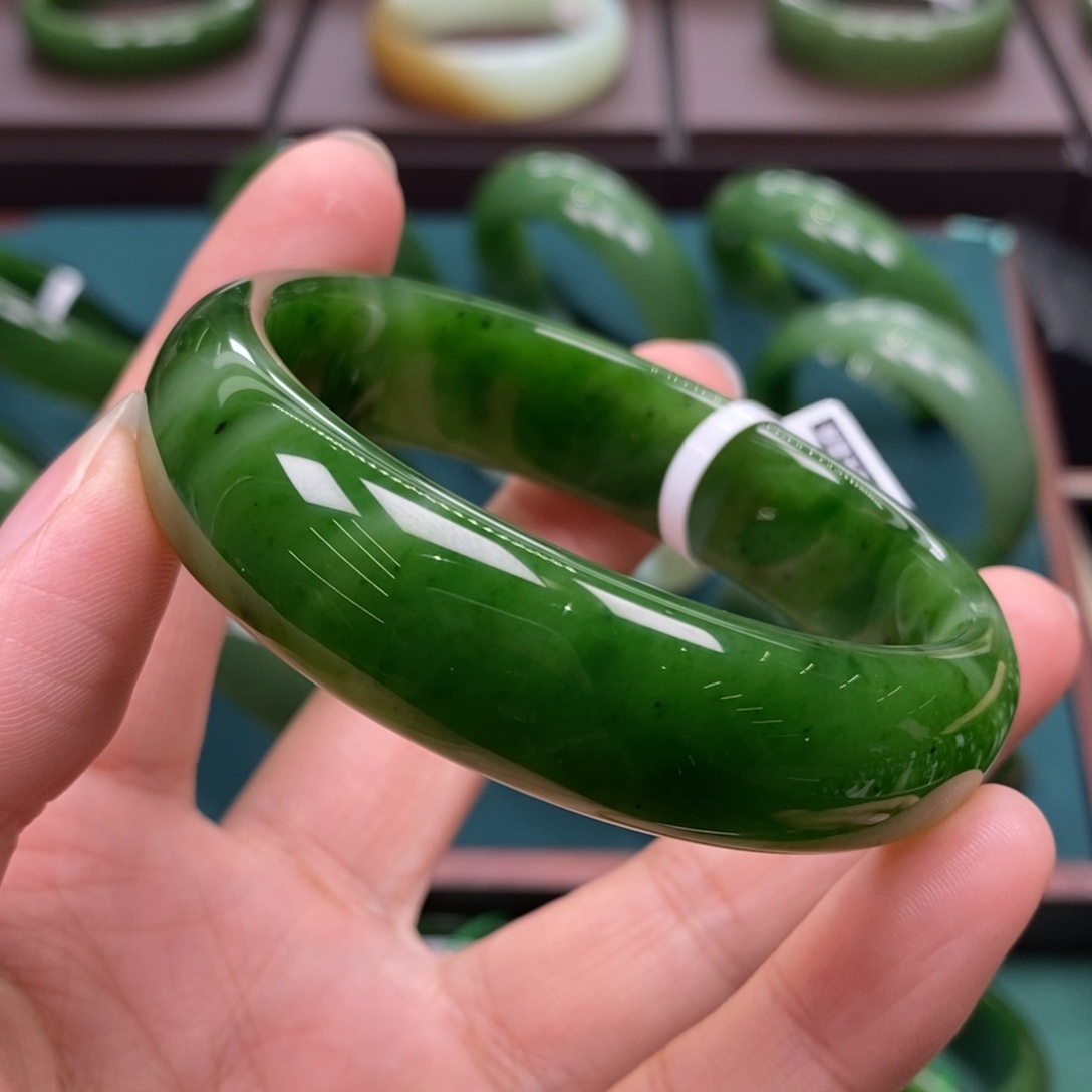 和田玉（碧玉）未镶嵌手镯