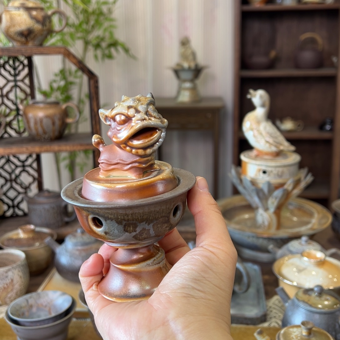 20中白醒狮小香炉