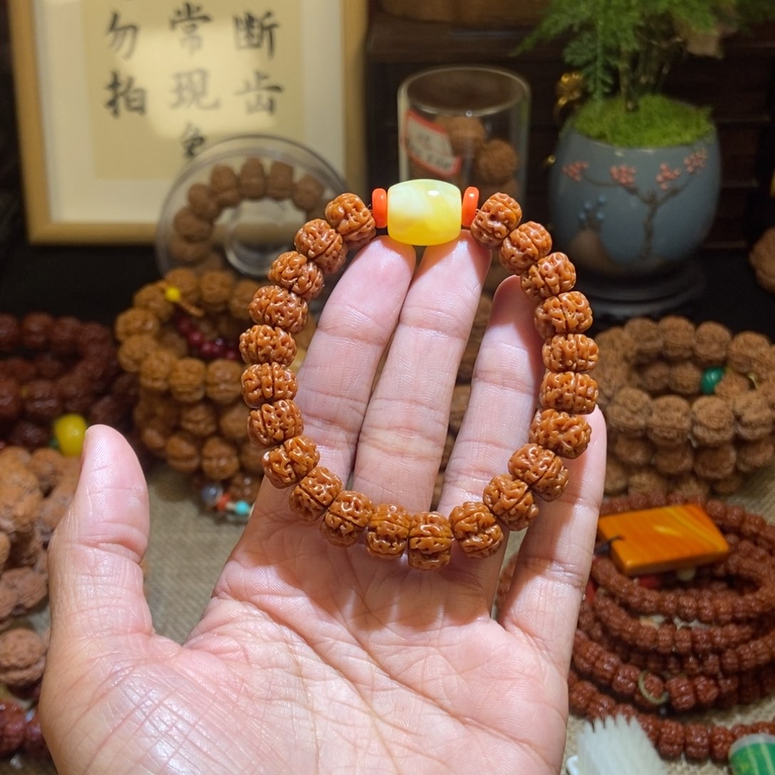 金刚菩提吊坠11半玉化单圈黄桶珠款