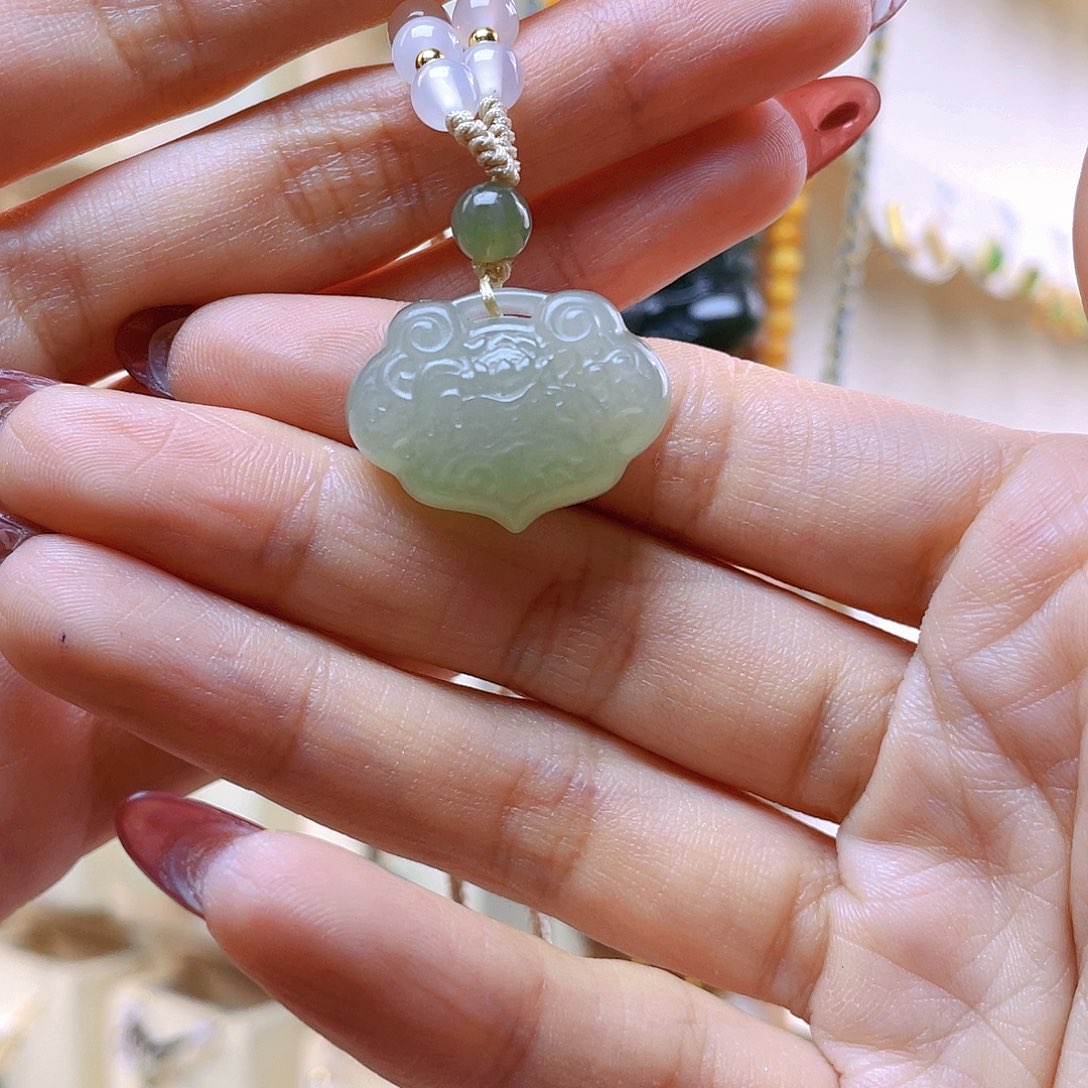 和田玉吊坠(赠链)未镶嵌知*朱