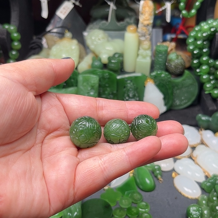 用***4和田玉未镶嵌颈饰