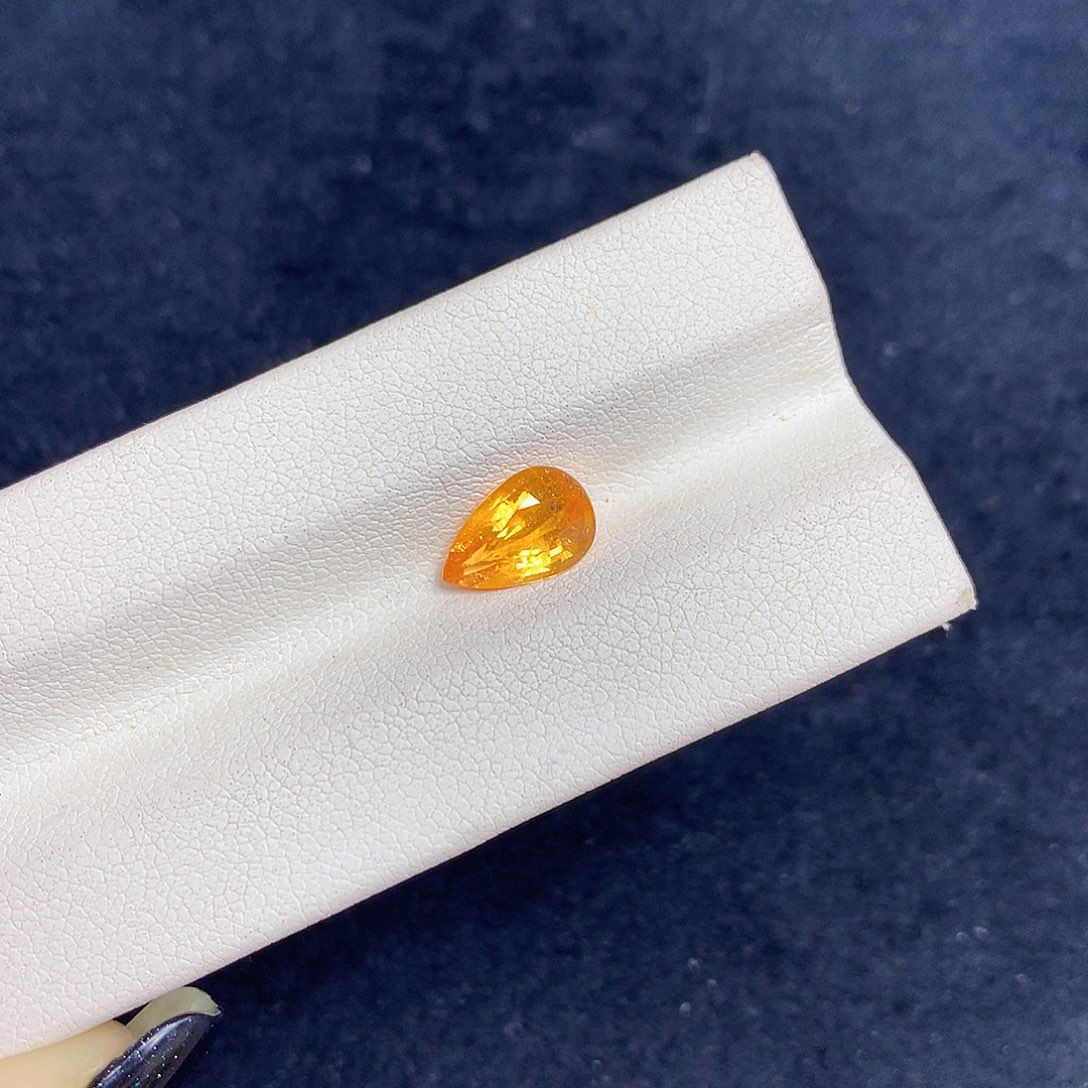 石榴石（芬达石）珠宝半成品未镶嵌2.1c t