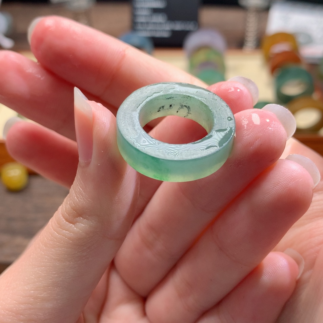 定制翡翠未镶嵌湖水绿 10-14 微瑕