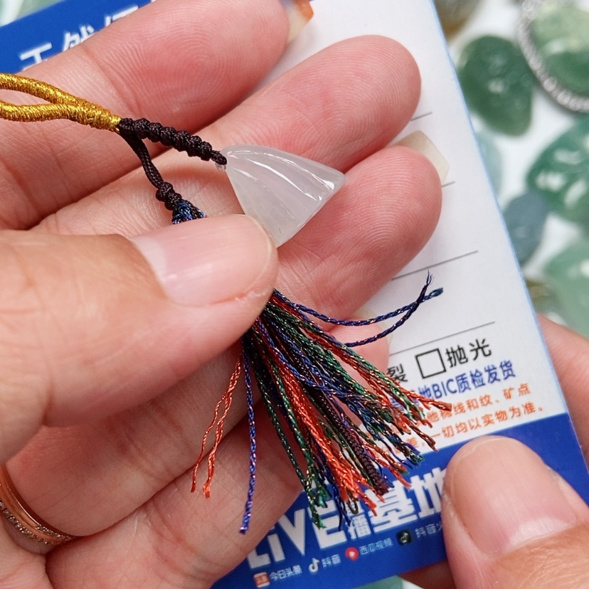 【闪购商品】翡翠颈饰未镶嵌莲蓬